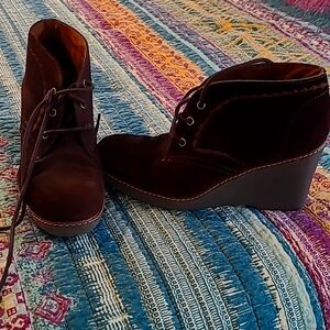 Women's size 8 suede boots